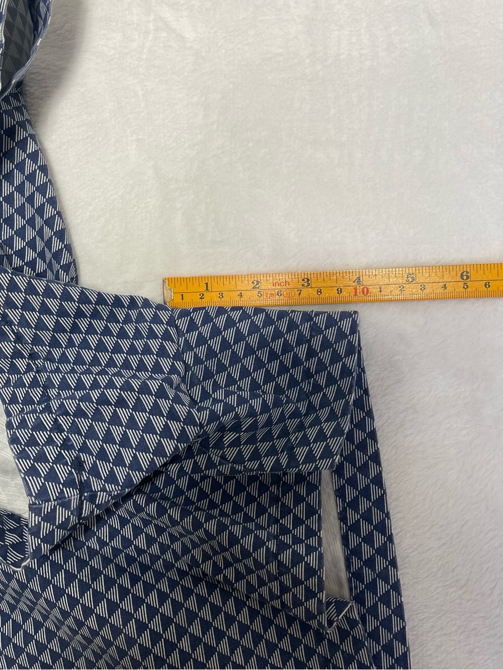 GAP Women’s 8 Reg Navy Geometric Triangle Print Shorts 5 Pockets 4” inseam - Picture 8 of 8